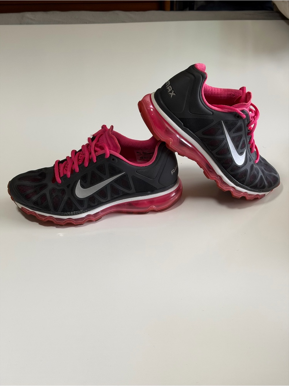 Nike Women’s Black & Pink Air Max Athletic Shoes Size 7